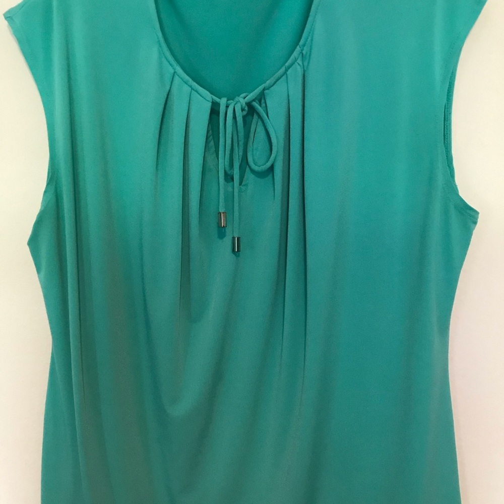 Blue-green top